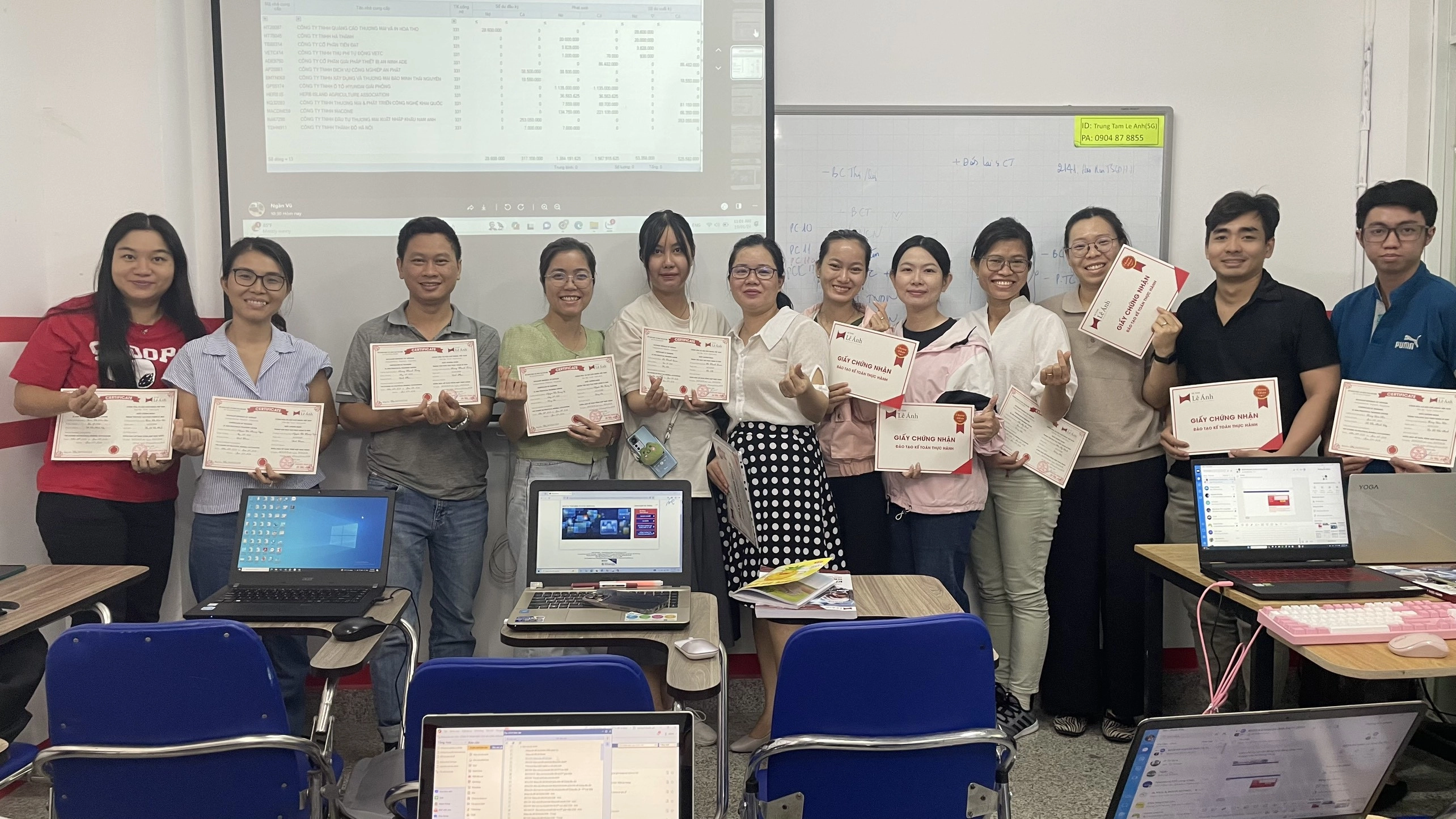 trao chứng nhận cuối khóa