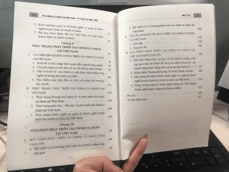 Sách tài chính cá nhân tại Việt Nam - Lý luận và thực tiễn