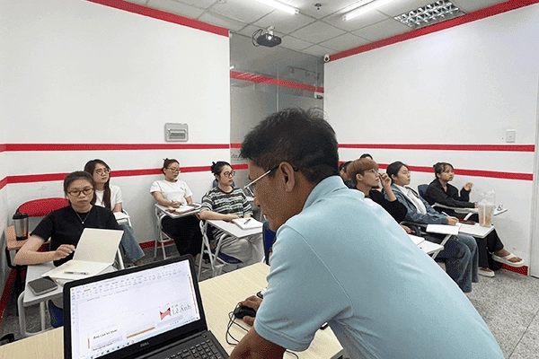 Một buổi học trực tiếp tại Kế Toán Lê Ánh
