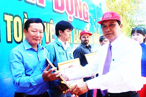 Khen thưởng an toàn vệ sinh lao động
