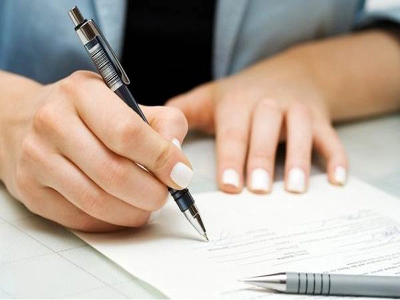 ký hợp đồng trong quy trình làm việc