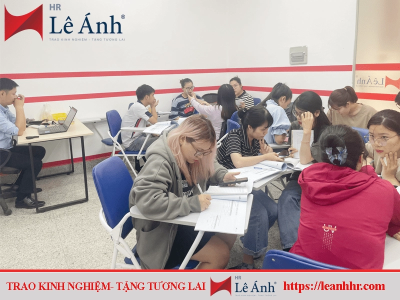 hoc-hanh-chinh-nhan-su-le-anh-min