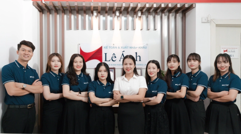 doi-ngu-nhan-vien-cong-ty-le-anh