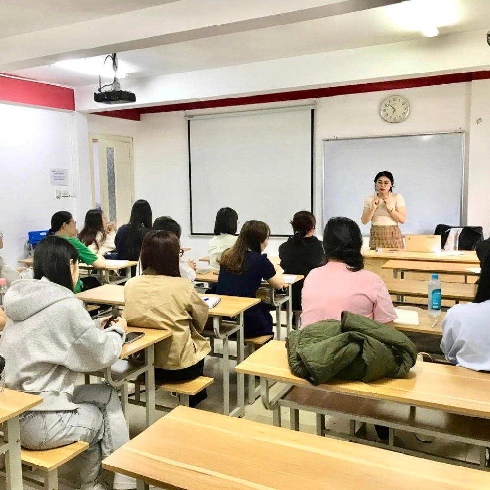 Giảng viên khóa học hành chính nhân sự tại Hà Nội - cô Nguyễn Thị Huyền