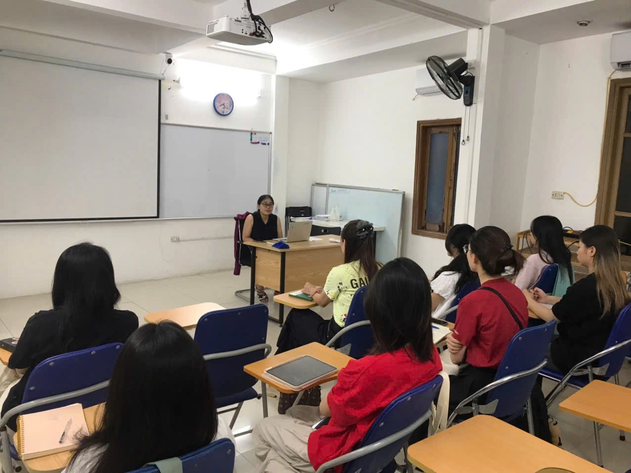 Giảng viên khóa học hành chính nhân sự tại Hà Nội - cô Nguyễn Thị Huyền