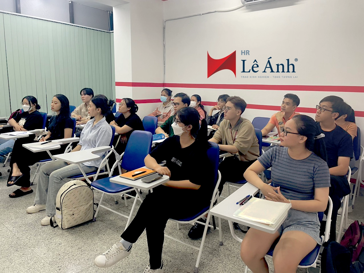 ảnh lớp học hành chính nhân su