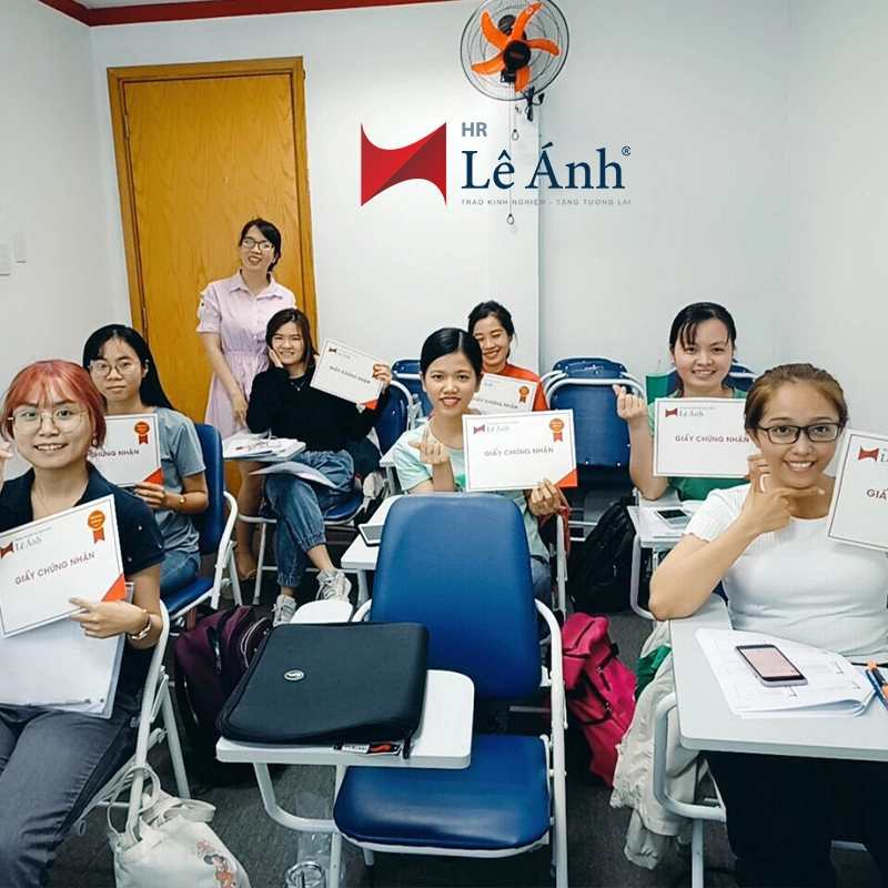 Ảnh lớp học hành chính nhân sự tại Lê Ánh HR cùng cô Nguyễn Thị Bích Hạnh