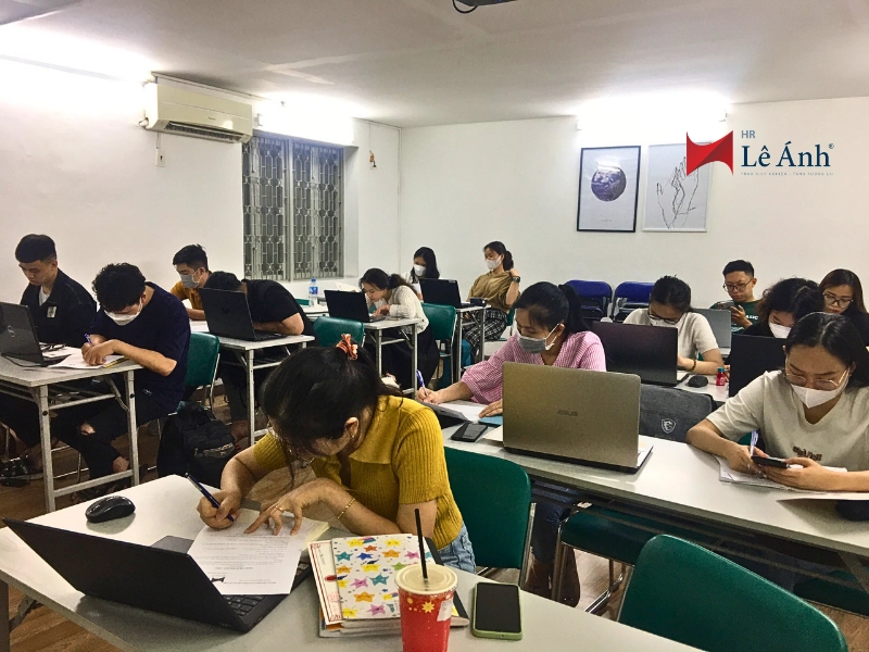 anh-khoa-hoc-hanh-chinh-nhan-su-tai-le-anh-hr