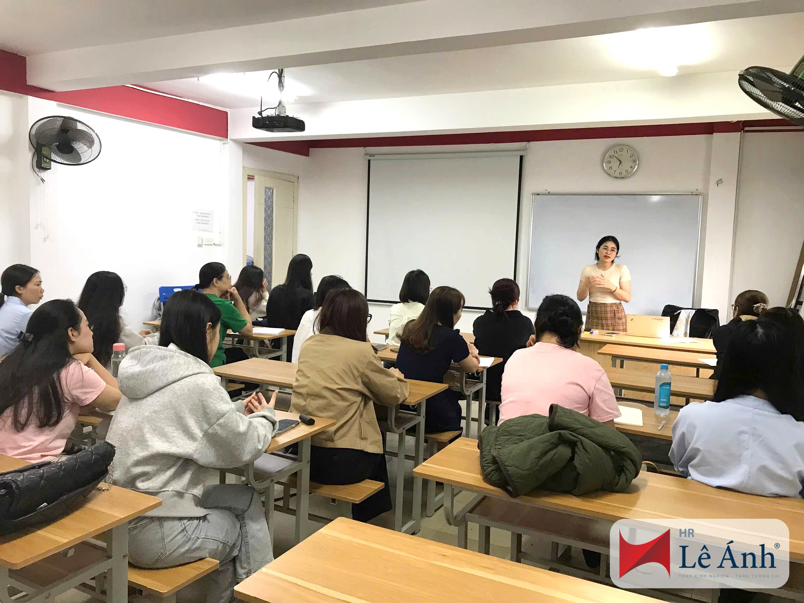 Giảng Viên Khóa Học Hành Chính Nhân Sự Tại Hà Nội
