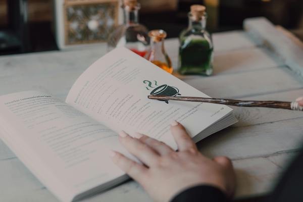 Làm bùa yêu có bị quả báo không? 5 Tác hại của bùa yêu