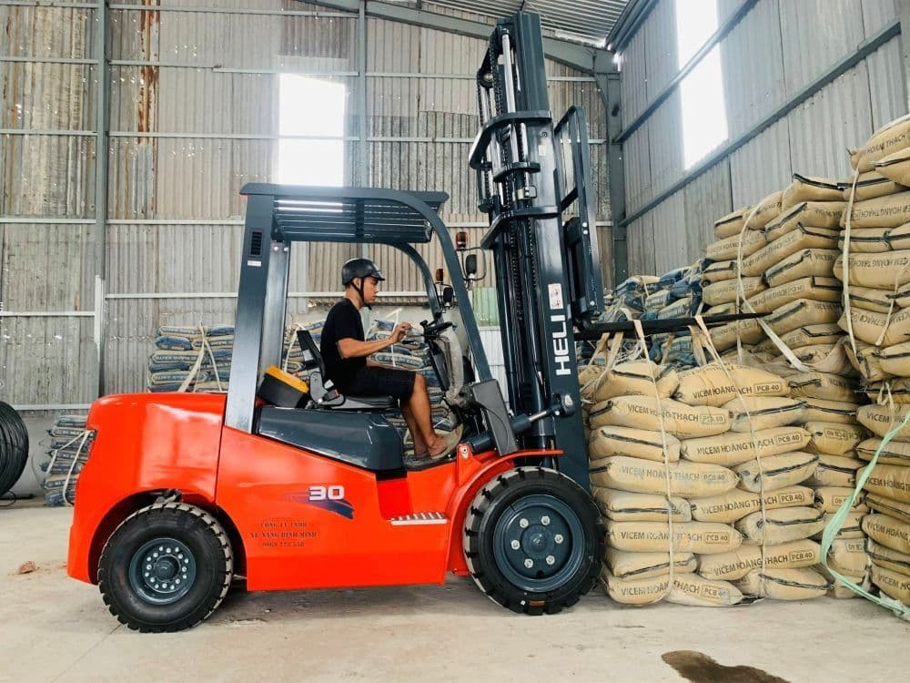 Cơ giới hóa thiết bị nâng hạ giúp cải thiện hiệu suất làm việc (Nguồn: Internet)