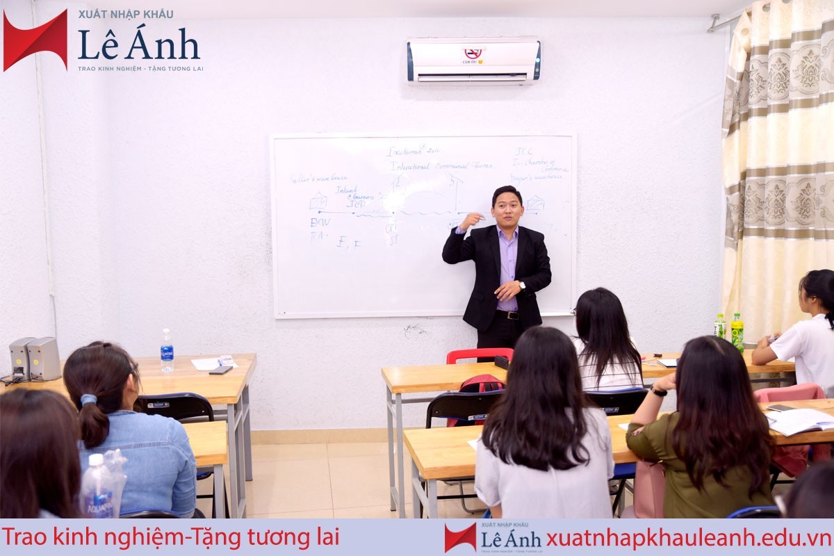 học nghiệp vụ xuất nhập khẩu chuyên sâu