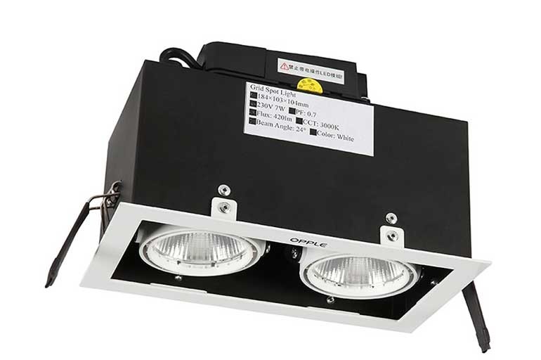 den-led-downlight-am-tran-la-gi.jpg