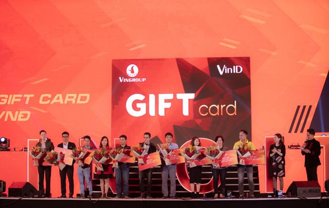 Những khách hàng may mắn nhận giải thưởng từ chủ đầu tư: Ảnh minh họa