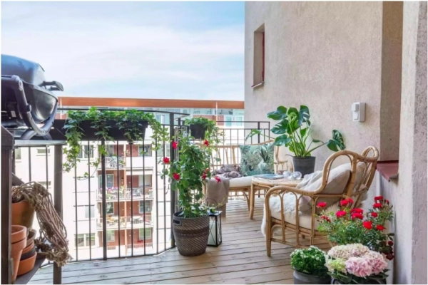 trang-tri-ban-cong-chung-cu-021