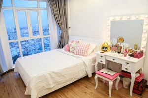 ban-trang-diem-hien-dai-min