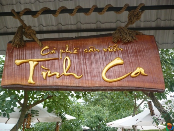 luu-y-khi-thiet-ke-bien-hieu-cho-quan-cafe-sao-cho-dep-va-chat-luong 01