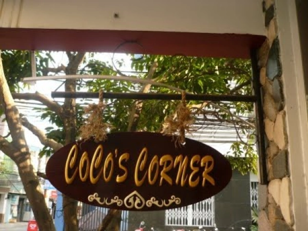 luu-y-khi-thiet-ke-bien-hieu-cho-quan-cafe-sao-cho-dep-va-chat-luong 09