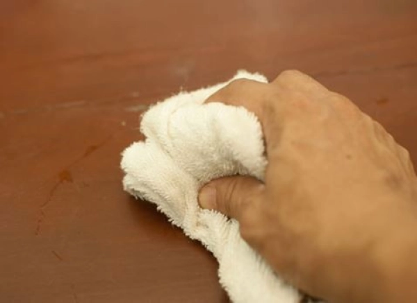 /lau-chui-ban-trang-diem