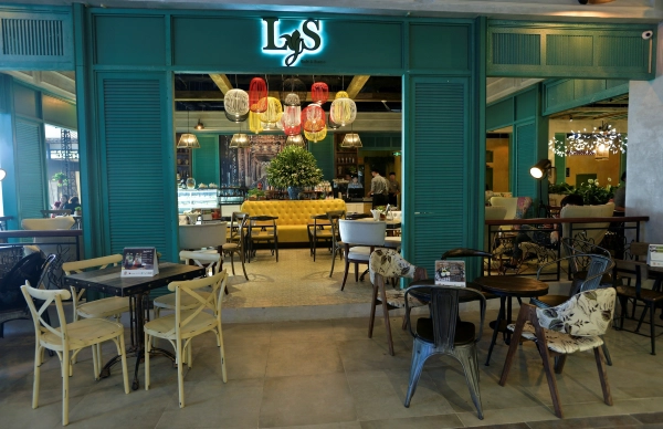 thi-cong-noi-that-quan-lys-cafe-ngon-pho-Aeon-mall-Long-Bien-10