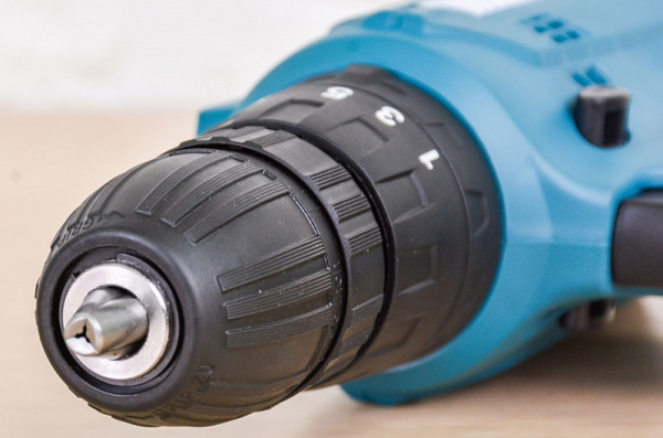 may-khoan-bua-van-vit-makita-hp0300-6-1