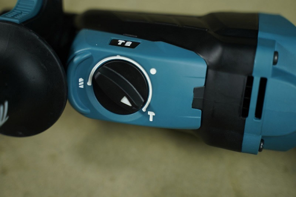 may-khoan-makita-hr2630x5-3