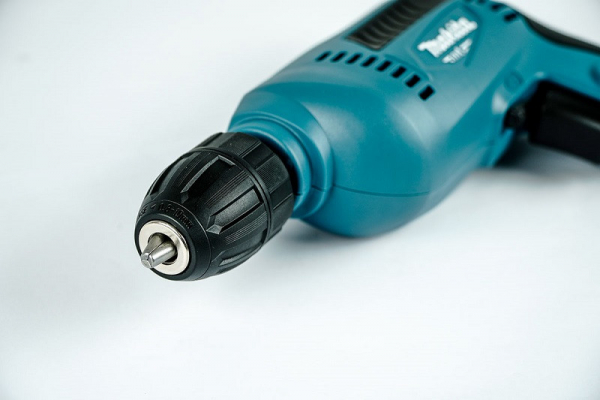 may-khoan-makita-m6002b-1
