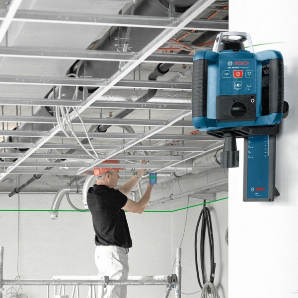 may-can-muc-dinh-vi-xoay-lazer-tia-xanh-bosch-grl-300-hvg-1