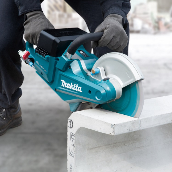 may-cat-be-tong-dung-pin-230mm-makita-dce090t2x2-18v2-5-4