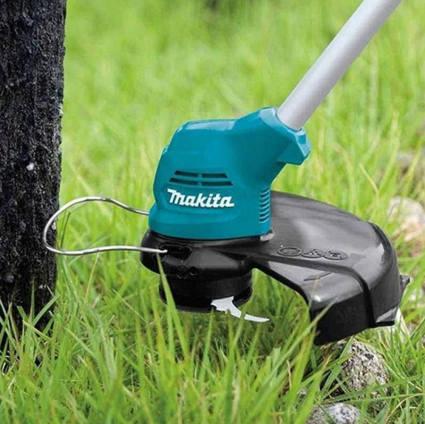 may-cat-co-dung-pin-makita-ur100dwye-2