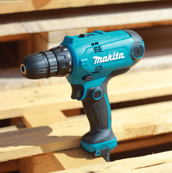 may-khoan-van-vit-makita-df0300-10mm-320w-1