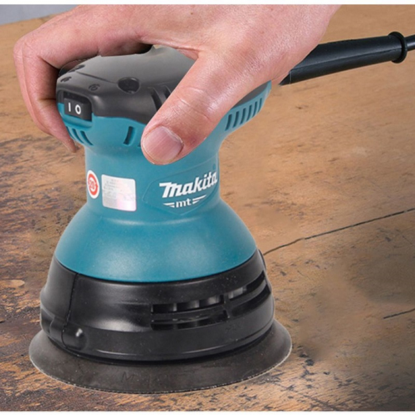may-cha-nham-tron-makita-m9202b-240w-2-1
