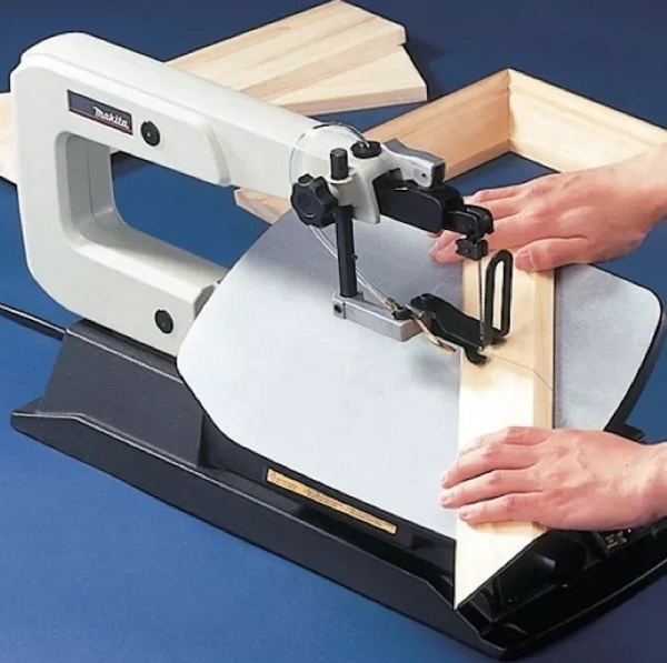 may-cua-long-ban-chay-dien-makita-sj401-50w-4-copy