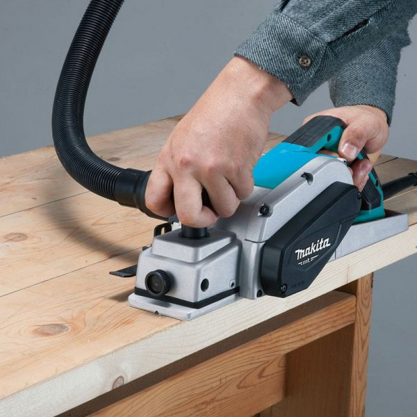 may-bao-ban-chay-dien-makita-m1100b-82mm-750w-1