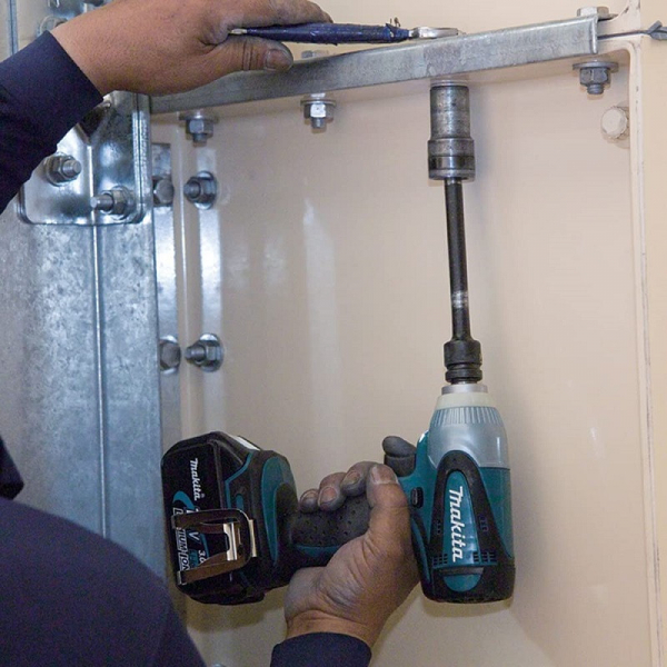 may-siet-bu-long-makita-dtw251z-18v-ko-pin-sac-1