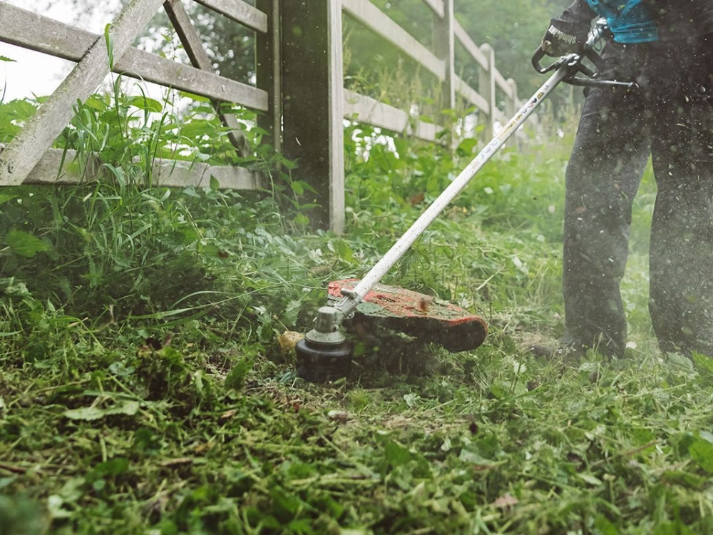 Máy cắt cỏ cần mềm