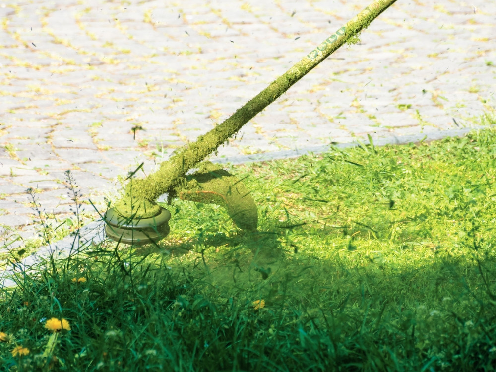 Mẹo cắt cỏ nhanh bằng bát cước