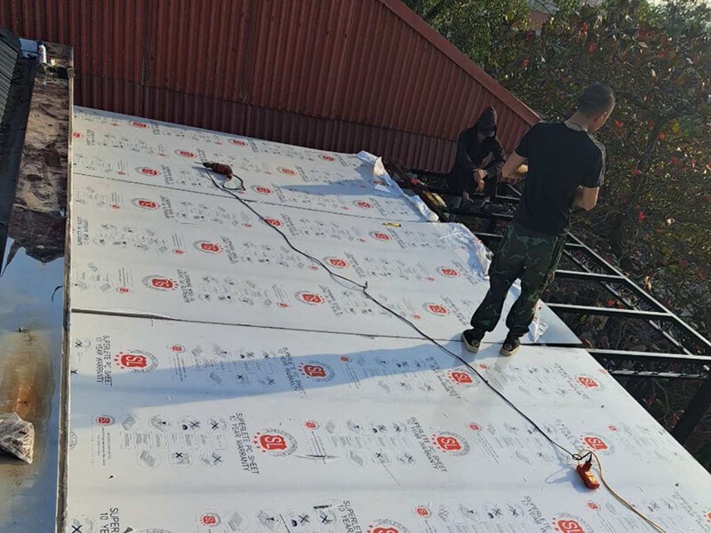 Nhận biết dấu hiệu hư hại và nguyên nhân gây hỏng mái nhựa lấy sáng