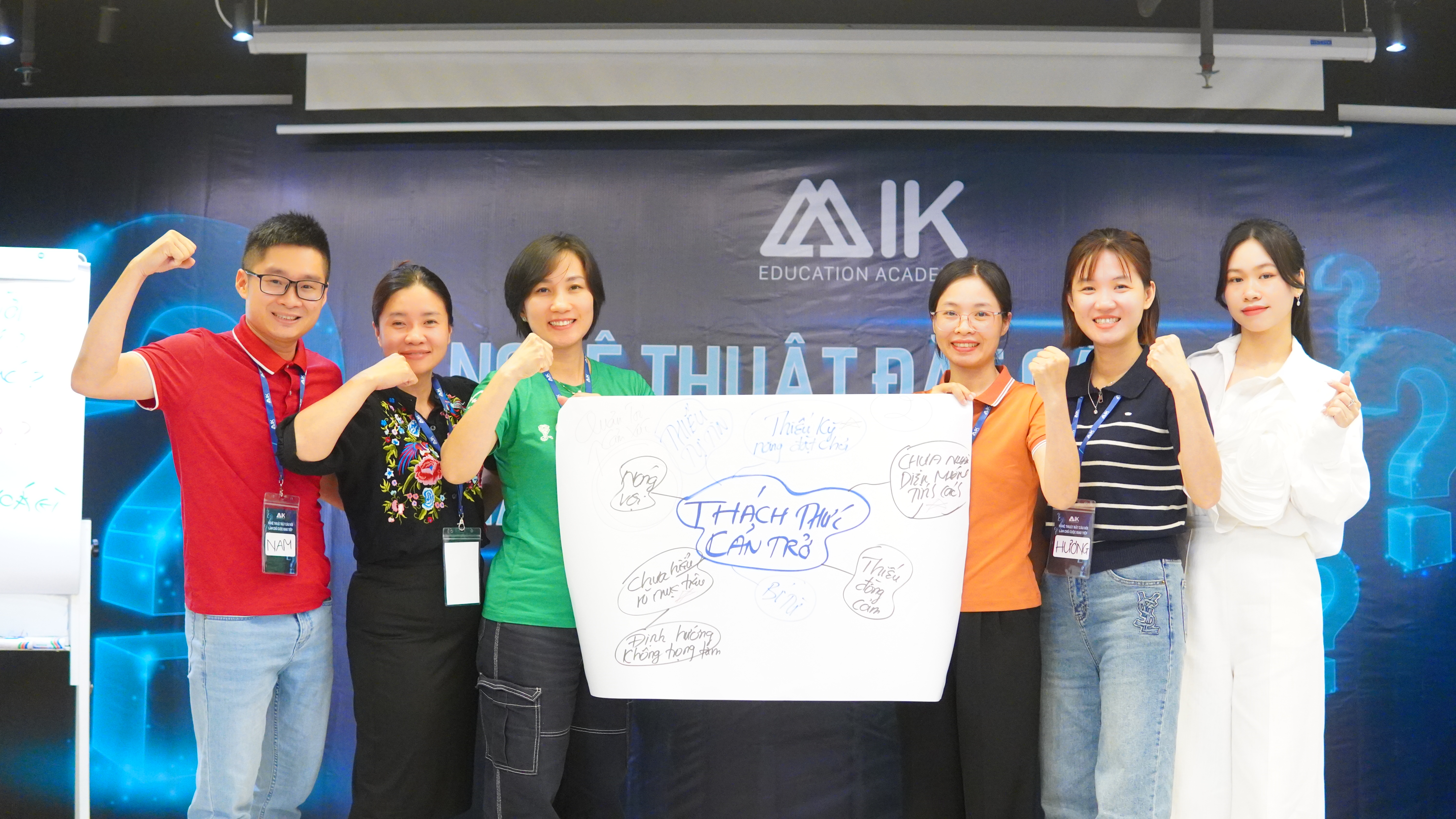 Lanh dao trao doi voi nhan vien giup nhan vien tu giac lam viec