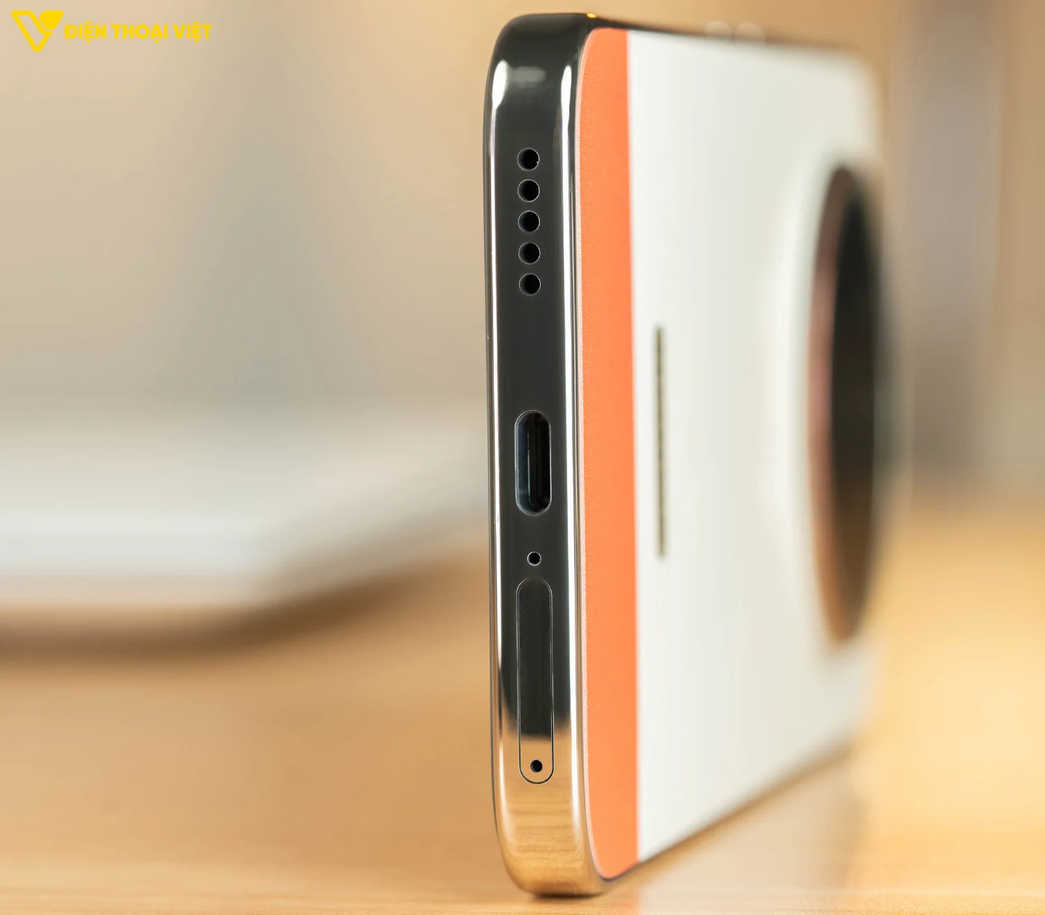 Thiết kế cạnh dưới Honor X80 Pro Max