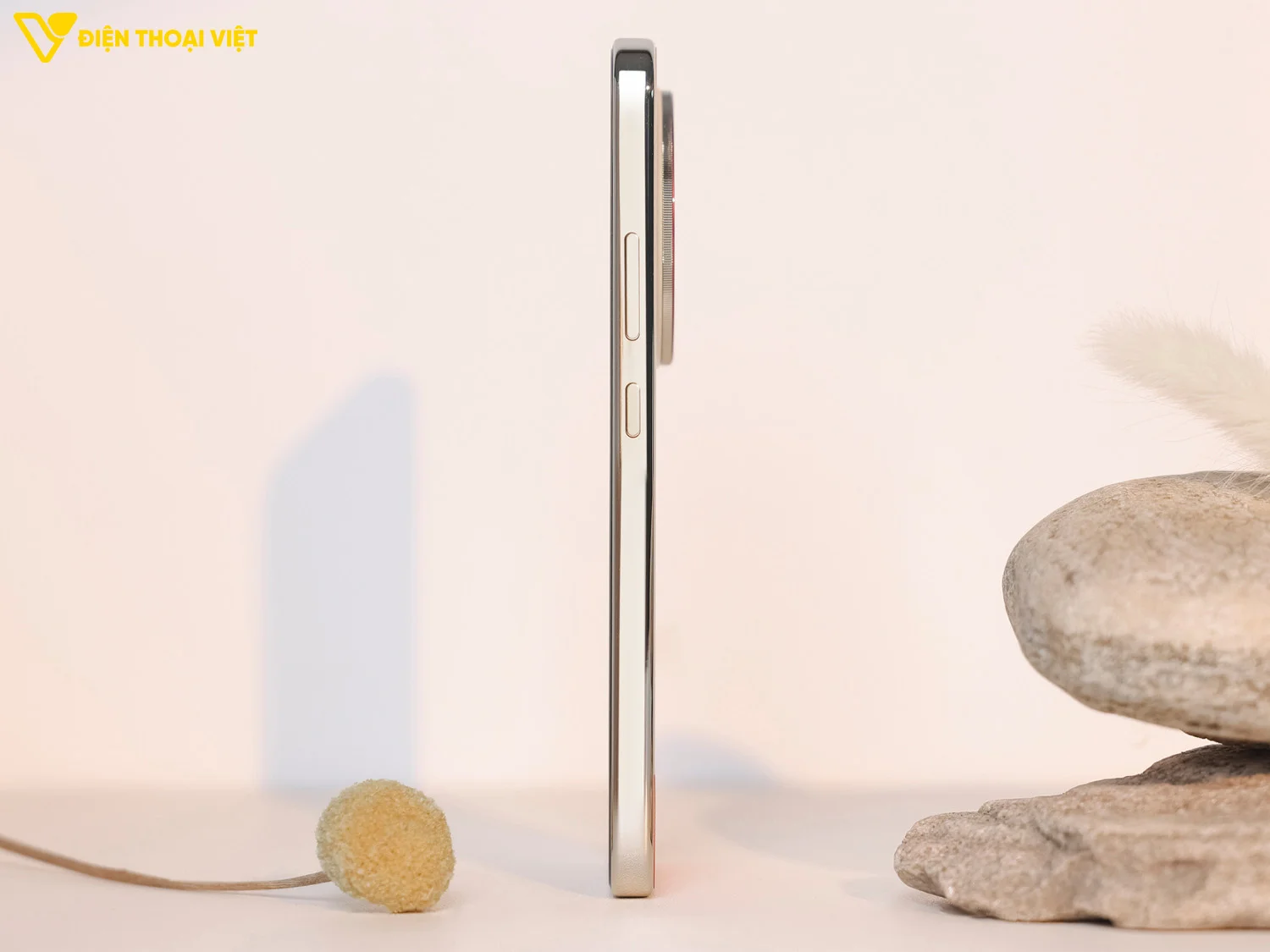 Thiết kế cạnh phải Honor X80 Pro Max