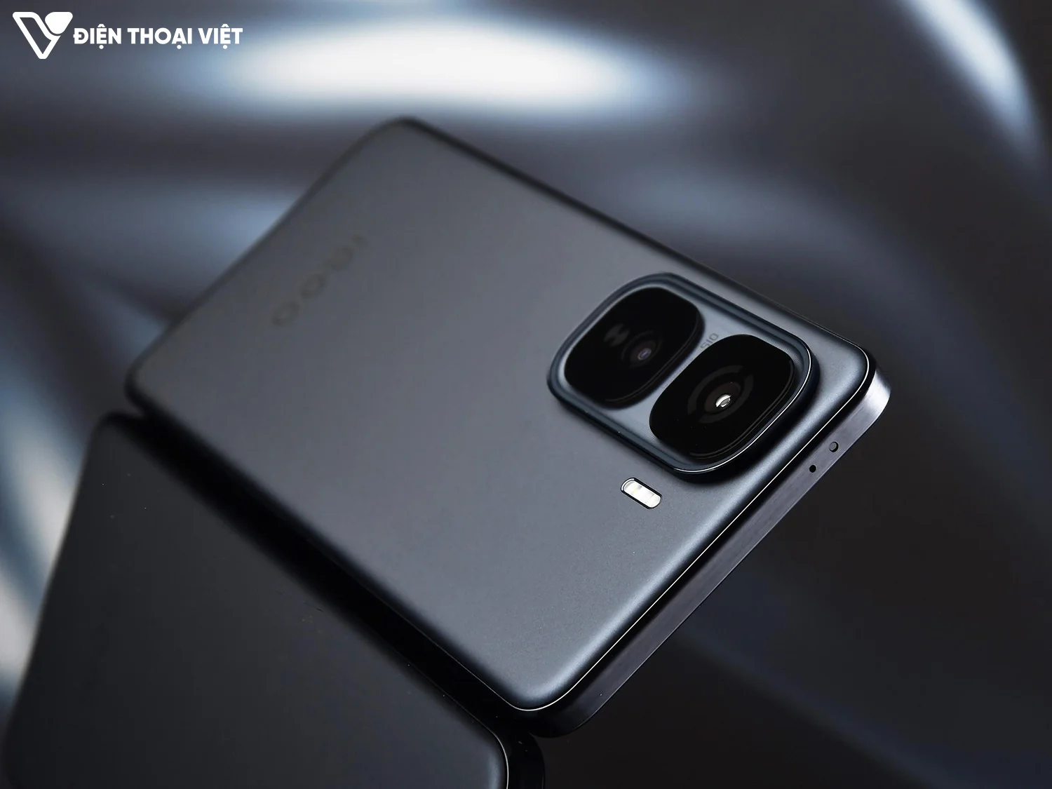 danh-gia-iqoo-neo-10-canh-tren-1