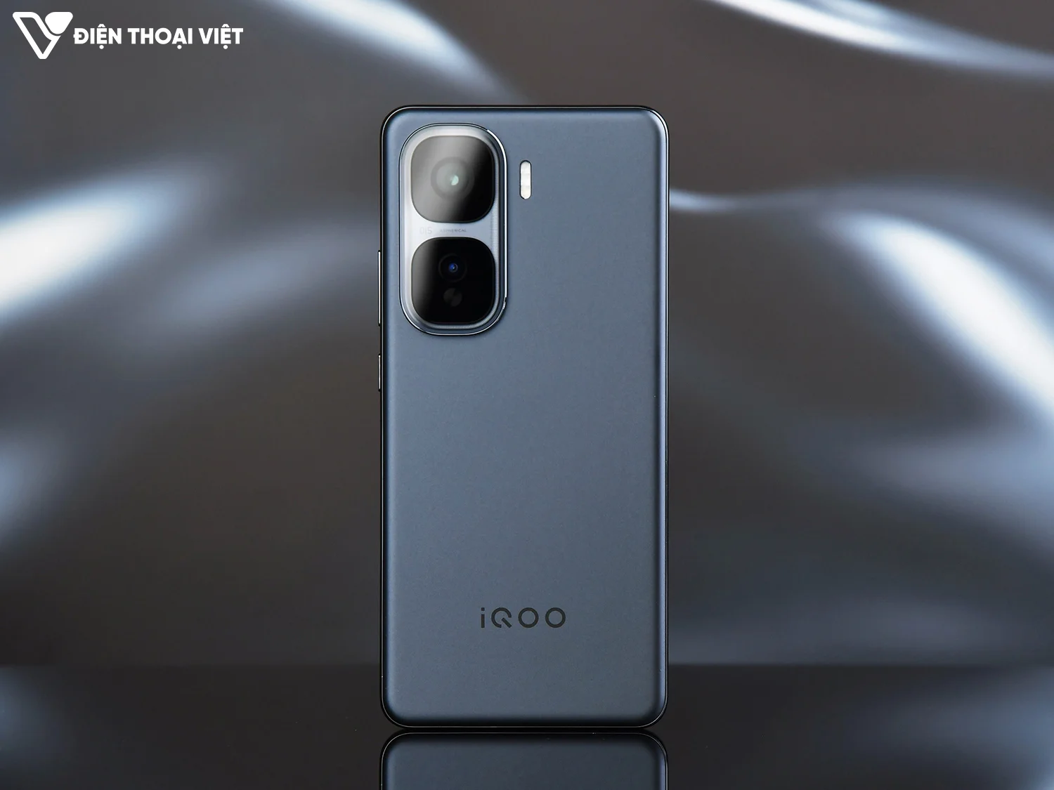 danh-gia-iqoo-neo-10-mat-lung-1