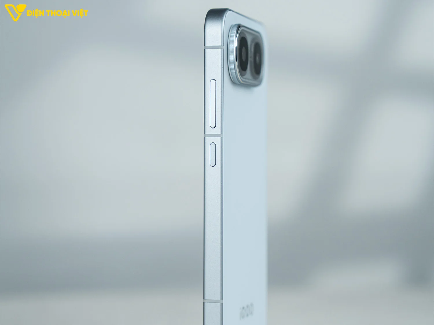 Cạnh phải của iQOO Neo 11 Ultra