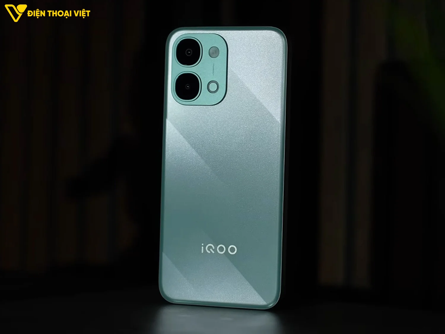 Ngoại hình iQOO Z11x tổng quan