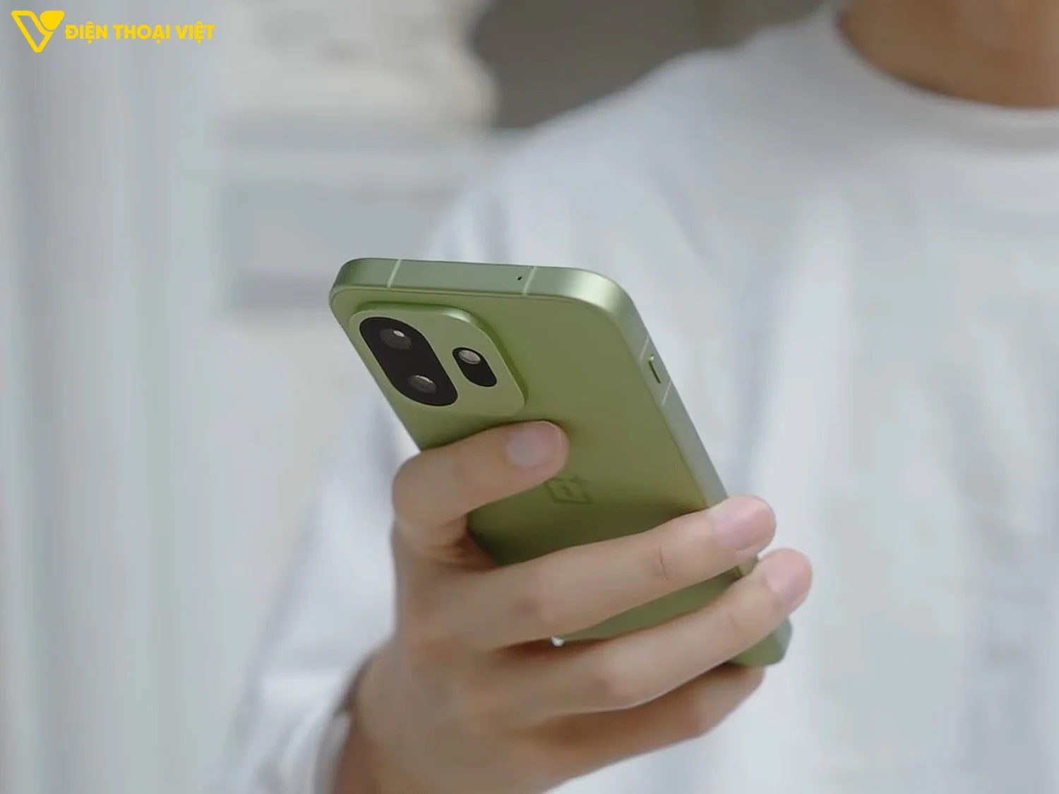 Cạnh trên OnePlus 15T