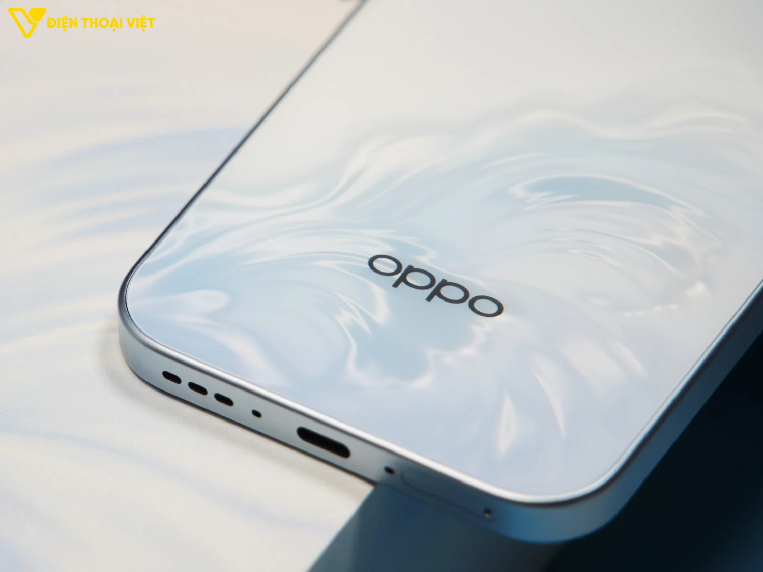 Cạnh dưới OPPO A7 Pro Max