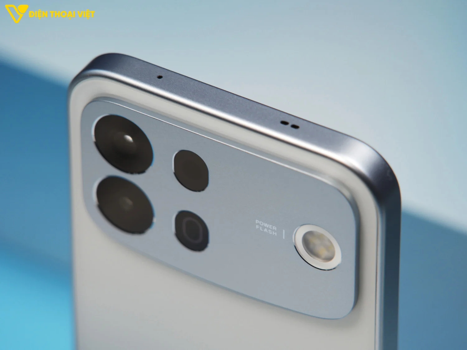 Cạnh trên OPPO A7 Pro Max
