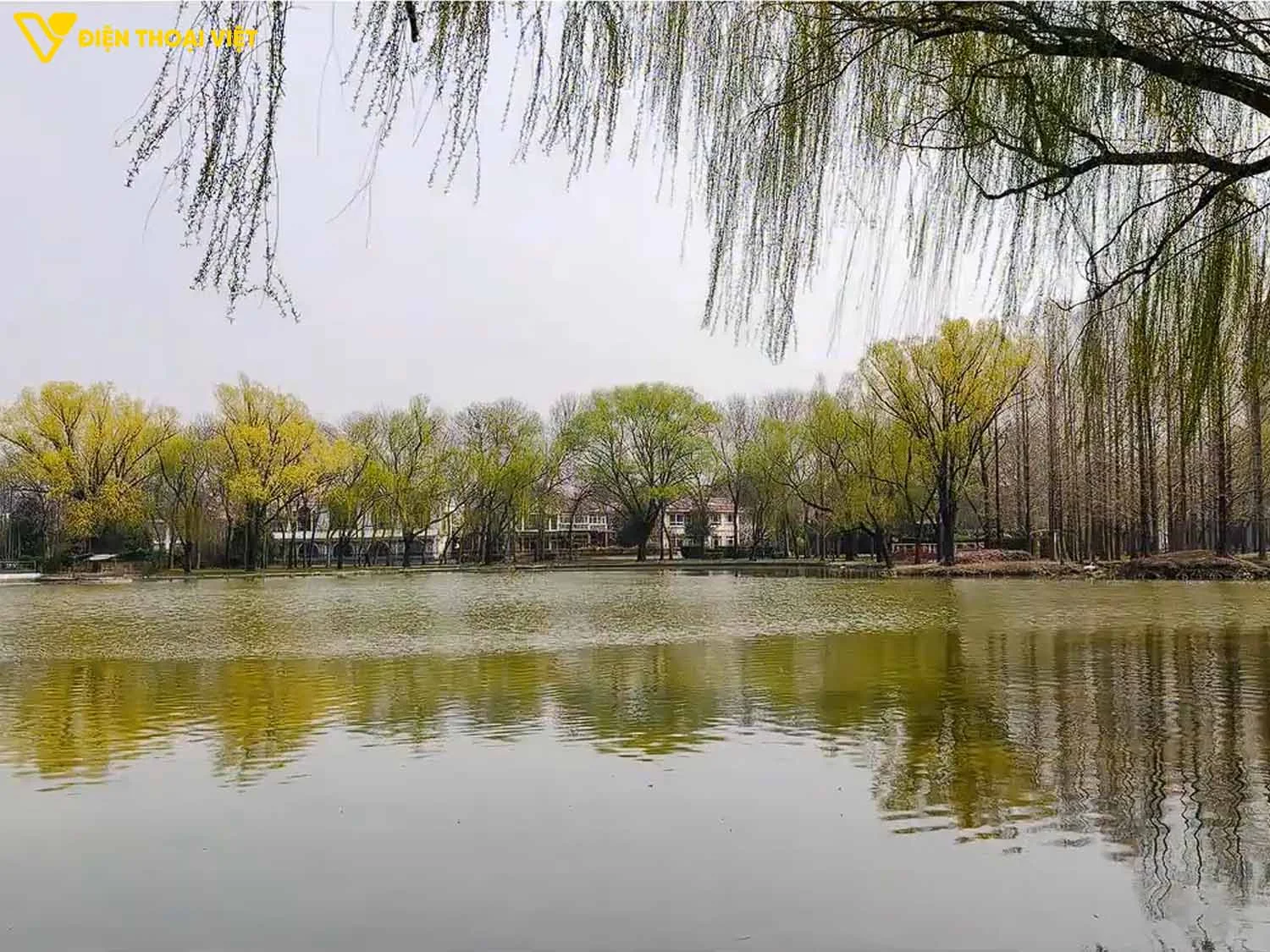 Ảnh chụp hồ nước camera góc rộng tiêu cự 24mm