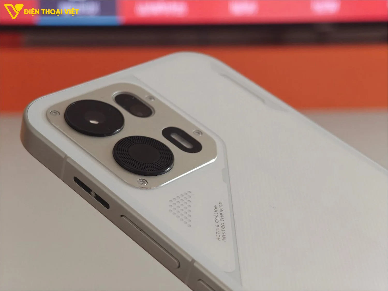 Cụm camera ở mặt lưng